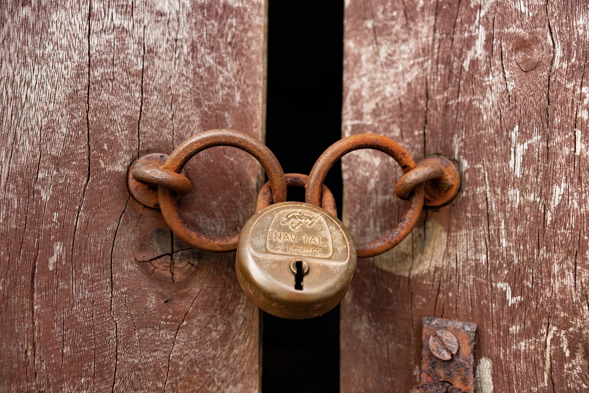 Candado en una puerta