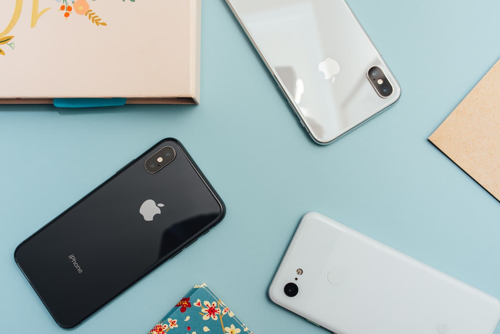Varios smartphones de distintas marcas