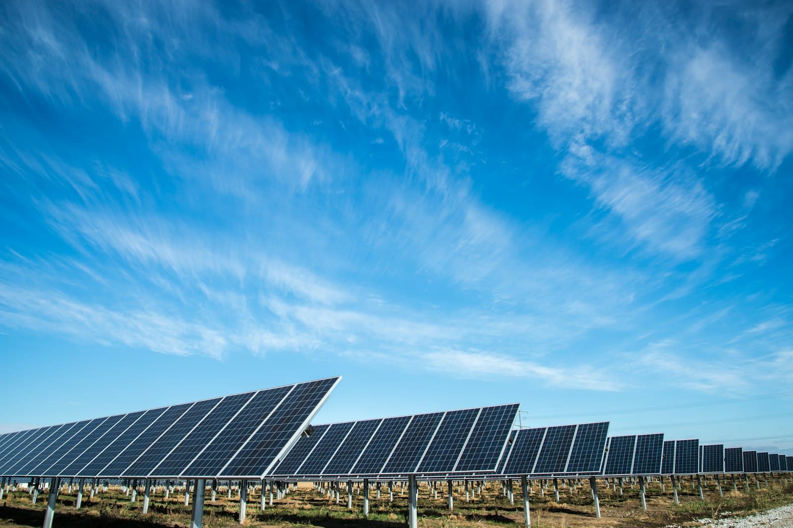 Paneles solares en el tejado de una vivienda
